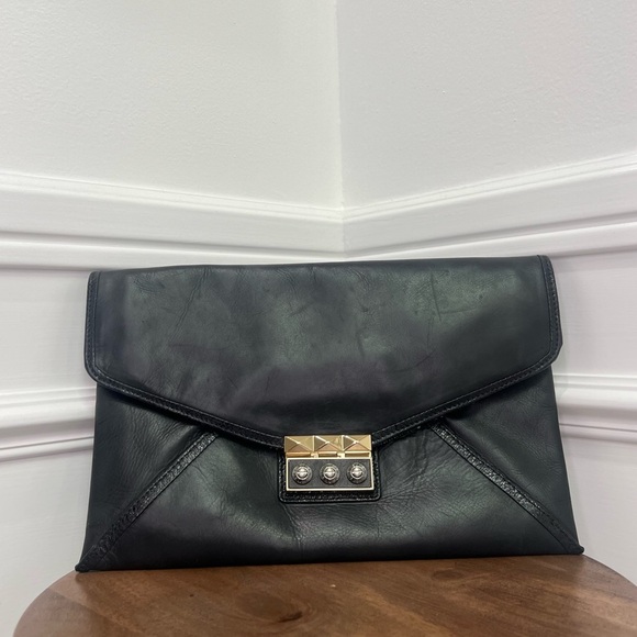 henri bendel Handbags - HENRI BENDEL Chain shoulder bag